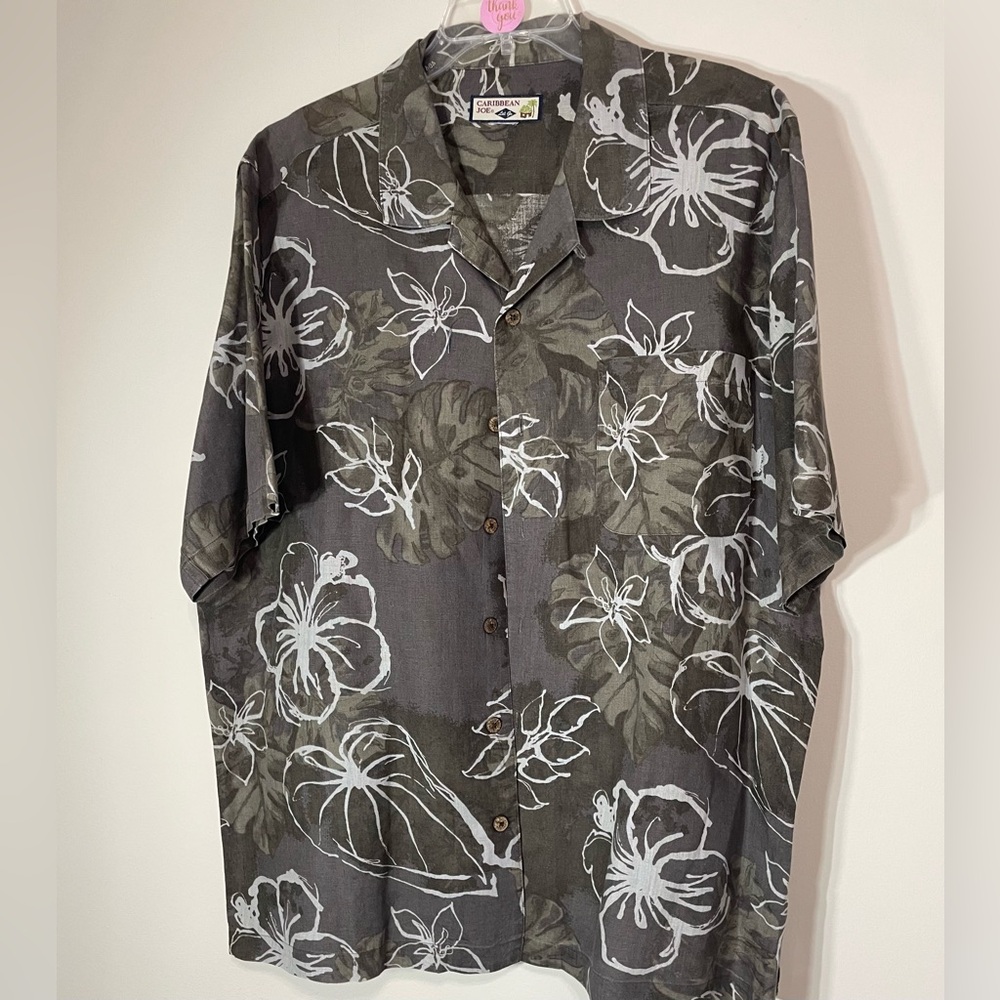 Caribbean Joe Charcoal and White Floral Shirt
~ Size XXL~ Tropical‎ or Resort